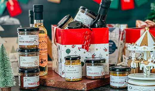 Cuisinier qui assaisonne un plat